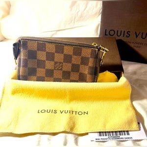 Louis Vuitton Mini Pochette Accessoire Damier